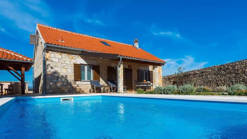 Ferienhaus für 9 Personen, mit Pool und Sauna sowie Garten - 1