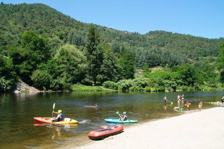 Location de vacances pour 2 personnes, avec jardin ainsi que piscine et terrasse à Les Ollières-sur-Eyrieux - 4
