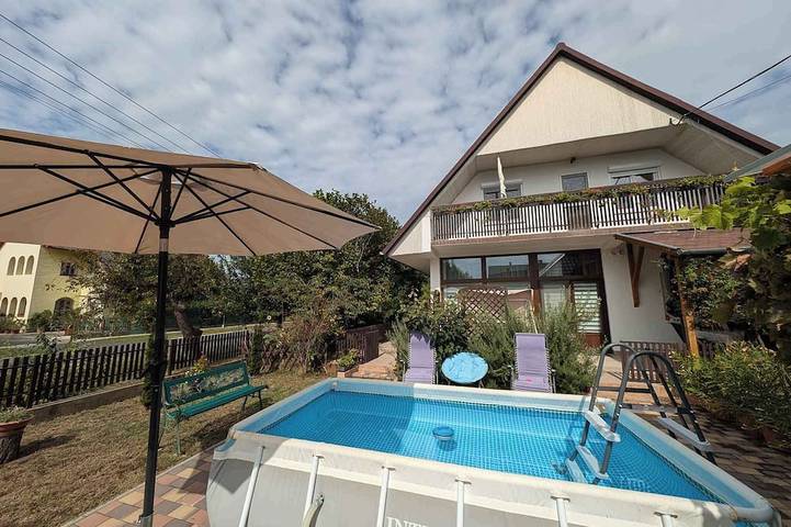 Ferienwohnung für 6 Personen, mit Garten und Terrasse sowie Pool in Balatonboglar