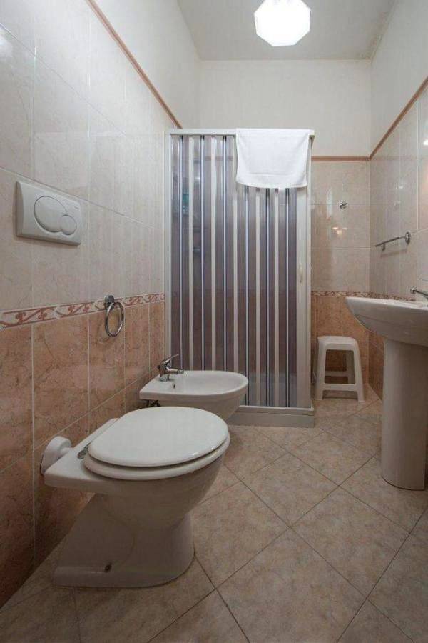 Triple Room with Private Bathroom in Cutrofiano, Provincia di Lecce
