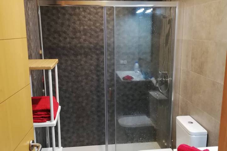Appartement entier, Appartement dans un superbe complexe avec 3 piscines, bar, Wifi près de la mer in Playa Paraíso, Adeje