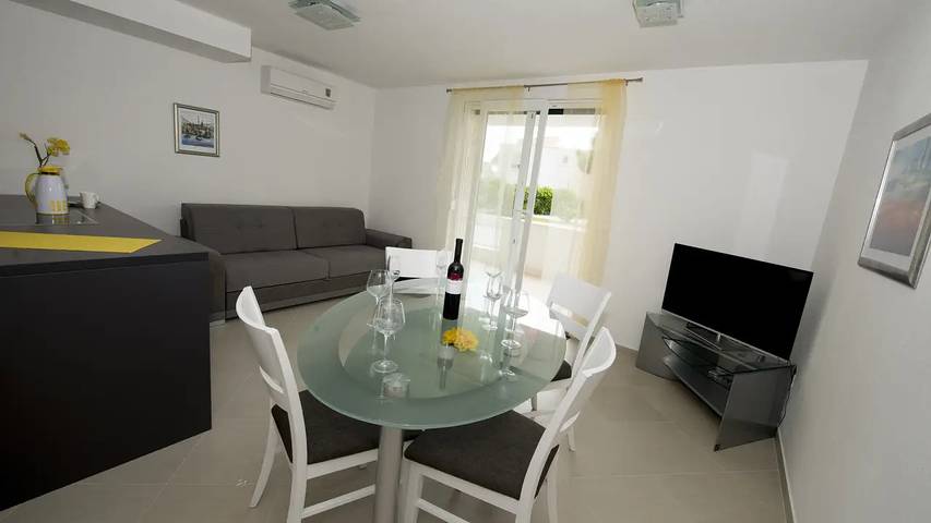 Apartament wakacyjny dla 5 osób, z Taras w Promajna