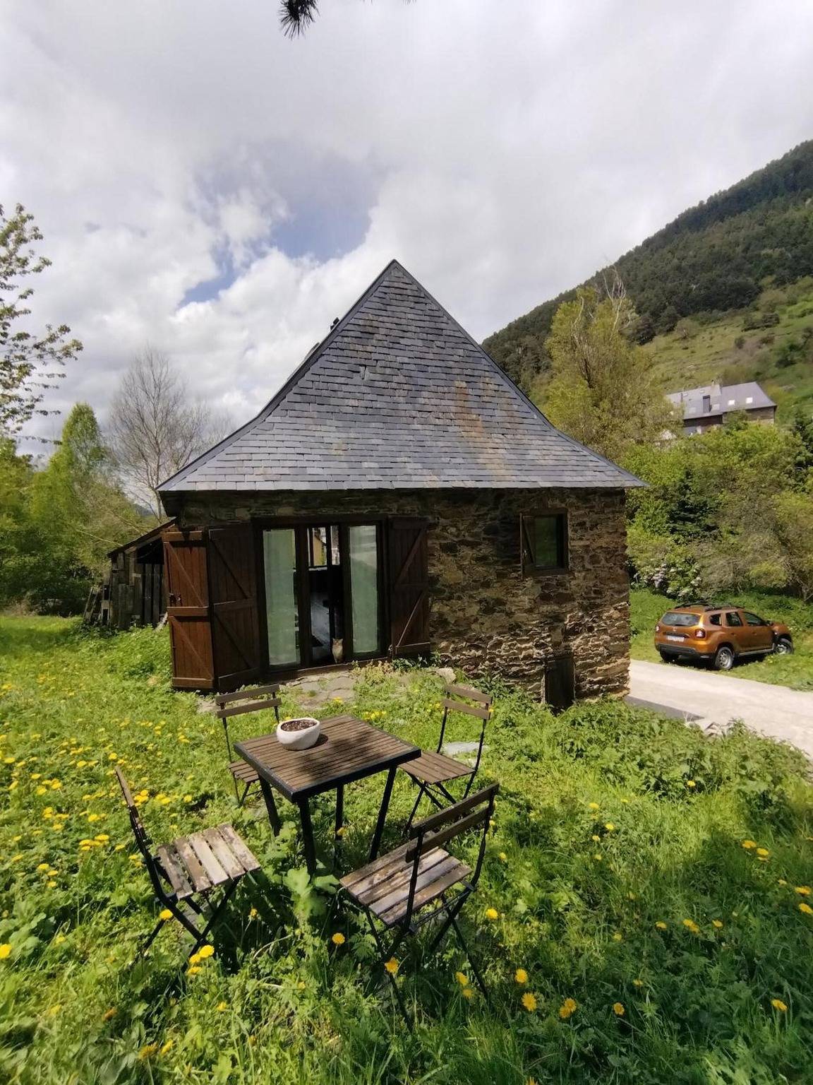 Chalet „Cabaña Vento Norte“ mit Bergblick und privatem Garten in Vilamòs, Katalanische Pyrenäen