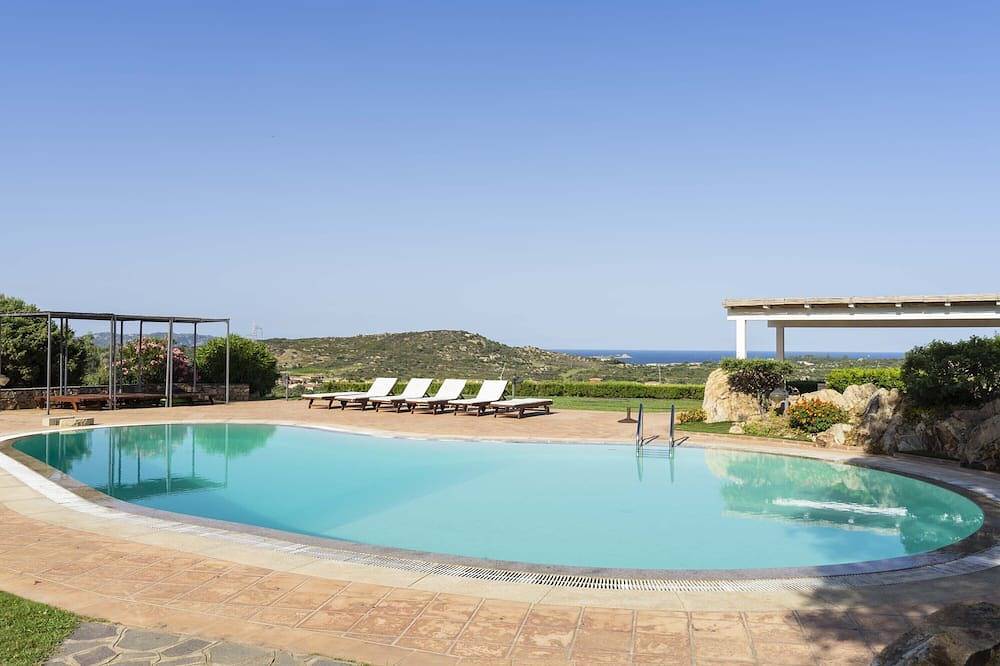 Ganze Wohnung, Residenz Rocca Rosa mit Pool und Blick auf das Meer, Spa, Wi-Fi, Klimaanlage, Grill in Lu Fraili di Sopra, San Teodoro