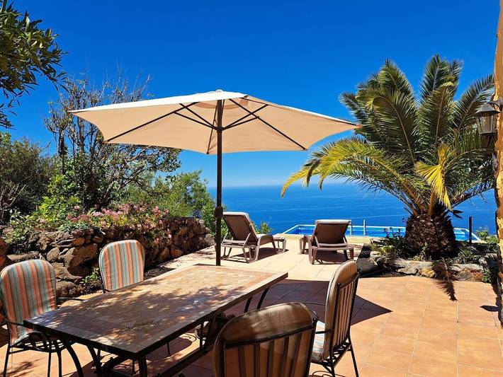 Chalet para 3 personas, con piscina además de jardín y terraza en La Palma