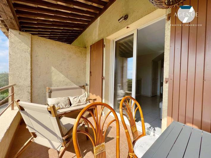 Location de vacances pour 4 personnes, avec piscine ainsi que balcon et vue dans Golf Bluegreen Sainte-Maxime - 4
