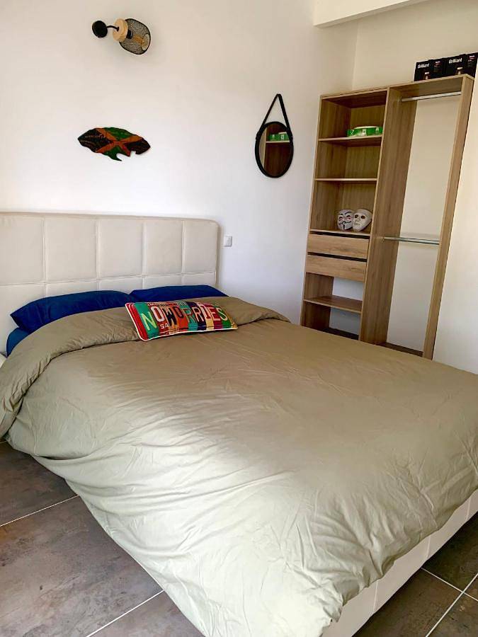 Maison de campagne pour 2 personnes, avec terrasse et vue, animaux acceptés à Saint-Jean-de-Cuculles - 3