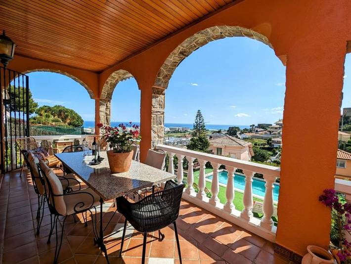 Chalet para 9 personas, con piscina además de jardín y vistas - 1
