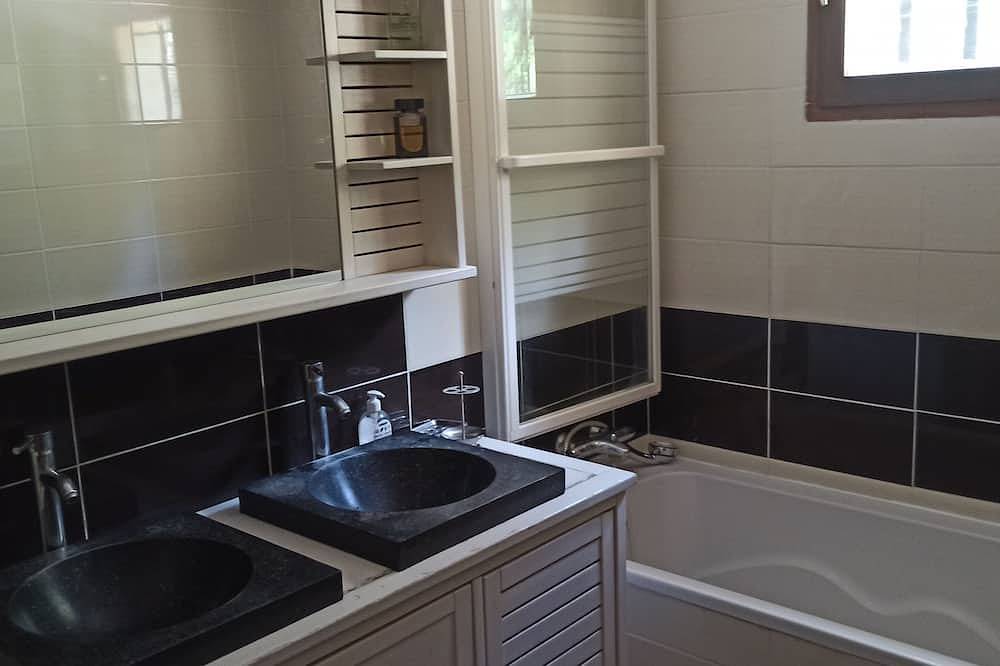 House with heated pool  in Rians, Región Brignoles