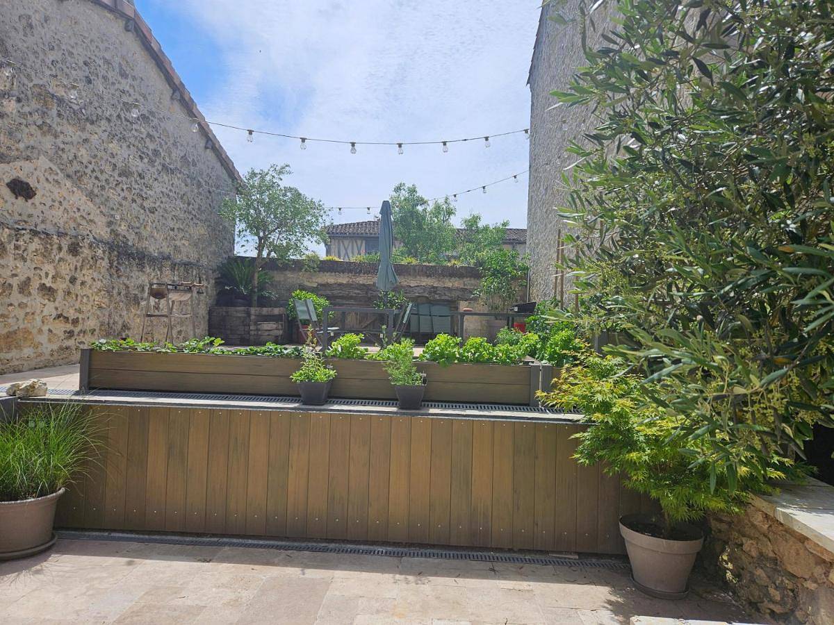 Appartement de vacances entier, Agréable chambre, salle de bain privative, la plaçotte in Saint-Clar, Gers