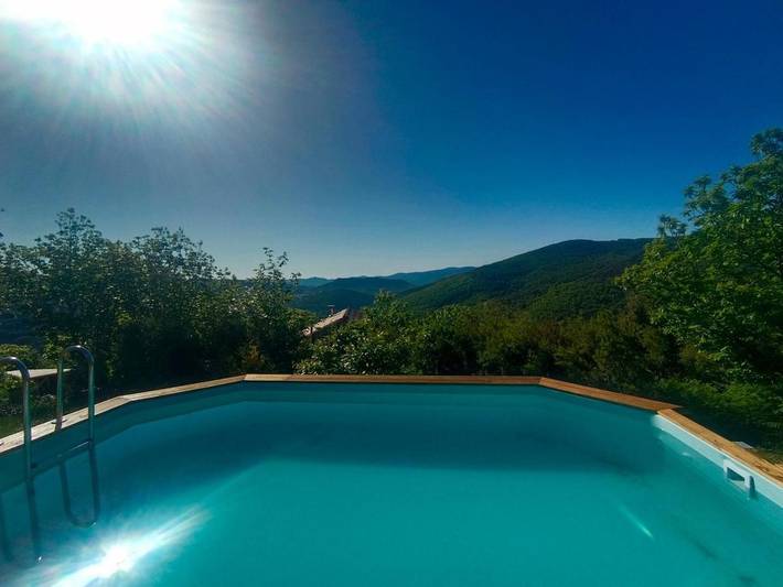 Location de vacances pour 8 personnes, avec vue et piscine ainsi que terrasse et jardin, animaux acceptés à Rosis