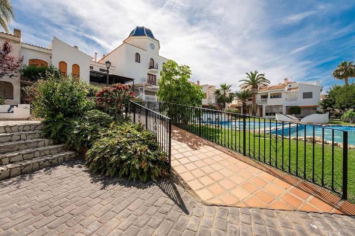 Casa rural para 6 personas, con vistas además de jardín y piscina, Se admiten mascotas en Santa Pola - 3