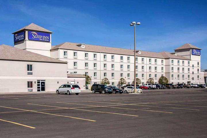 Hôtel pour 3 personnes, avec jacuzzi et piscine, animaux acceptés à Minot - 3