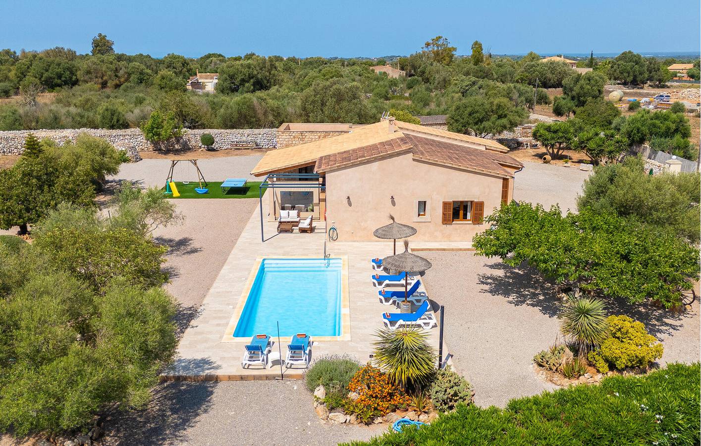 Elegante apartamento en Ses Salines con piscina y aire acondicionado, a 900 m del Restaurante Asador Es Teatre in Ses Salines, Mallorca Sur