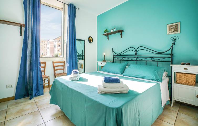 Ganze Ferienwohnung, Gemütliches Apartment mit WiFi, AC, Parkplatz - 300m zur Küste & Restaurant in Ventimiglia (Stadt), Ventimiglia
