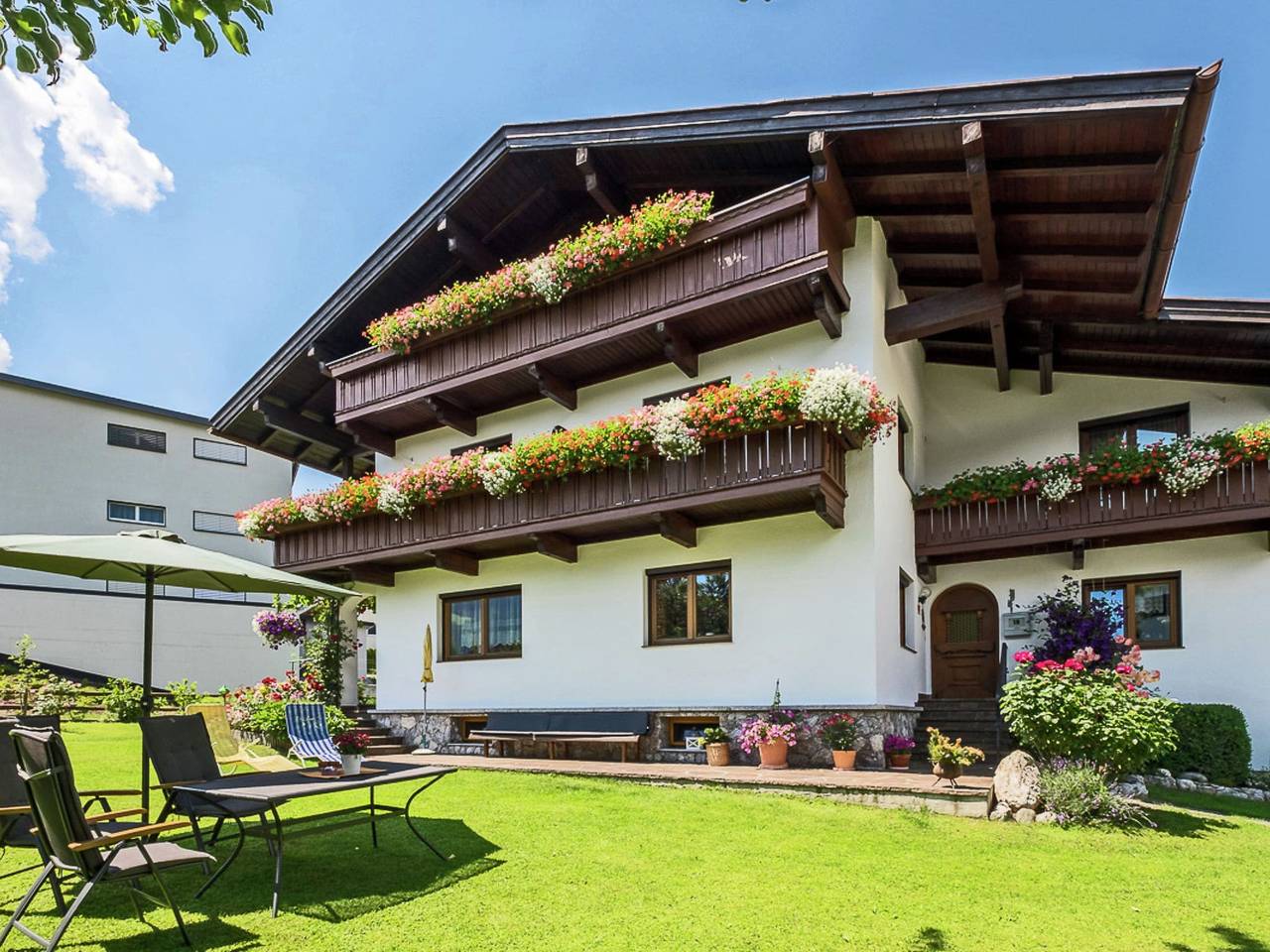 Ganze Wohnung, Chalet in Fügen nahe Spieljochbahn in Tuxer Alpen, Fügen