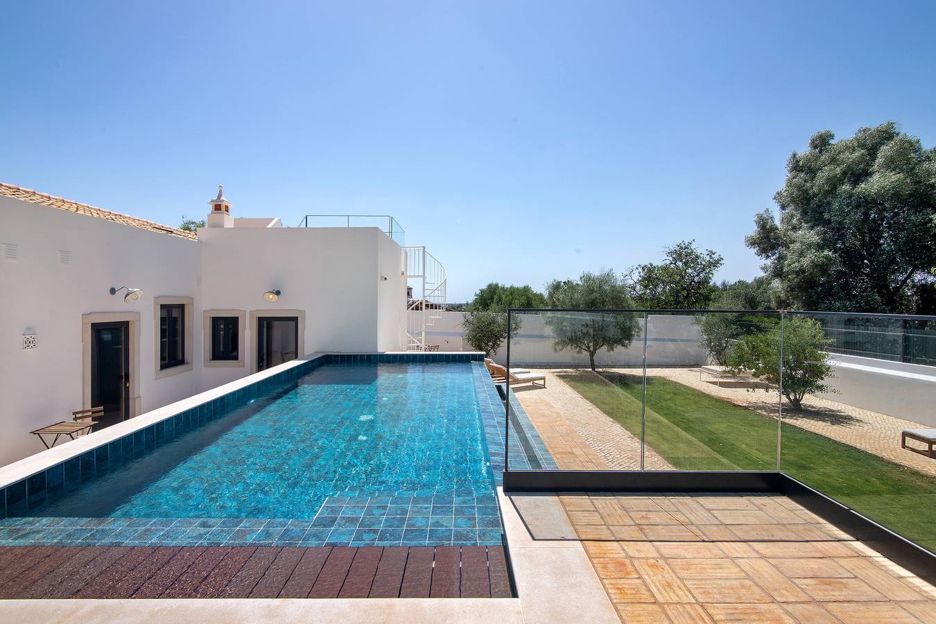 Apartamento inteiro, Apartamento 'Monte Gerações 2' com Piscina Partilhada, Wi-Fi e Ar Condicionado in Almancil, Quarteira