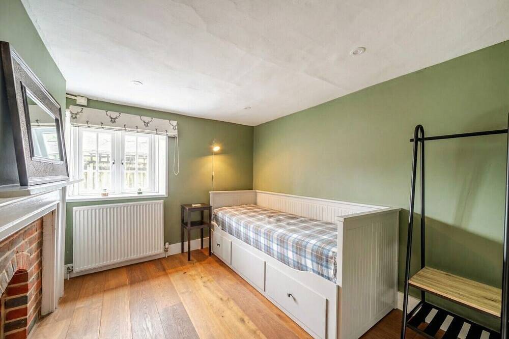 Wood-burning stove, fire pit and London in 90 minutes in Brockenhurst, Hampshire