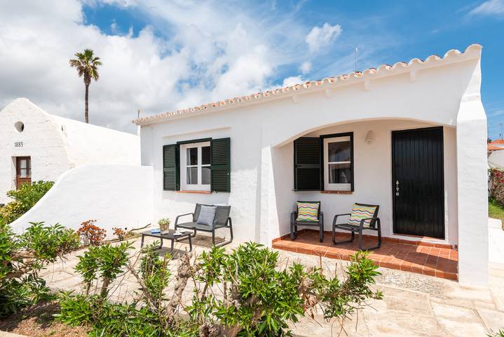 Location de vacances pour 4 personnes, avec jardin et terrasse à Sant Lluís