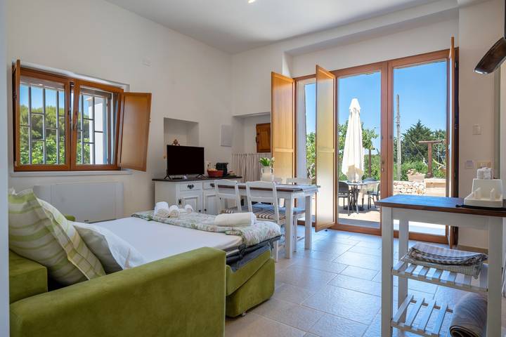 Ganze Wohnung, Suite „Masseria Latorre – Suite il Vecchio Pozzo“ mit Garten, Wlan und Klimaanlage in Locorotondo, Bari Provinz