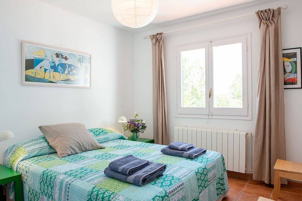 Esplendida y moderna villa con espectaculares vistas al mar desde lo alto de una colina in San Juan Bautista, Ibiza Norte