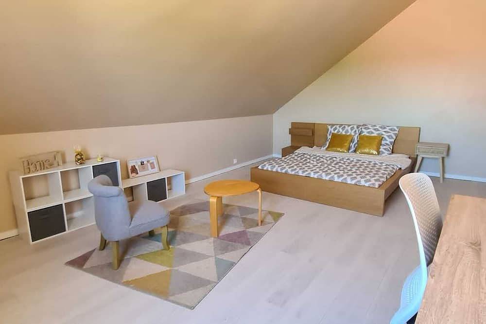 Entire apartment, Studio Disponible / 18m2 / 40 Mins de Paris in Courcouronnes, Essonne