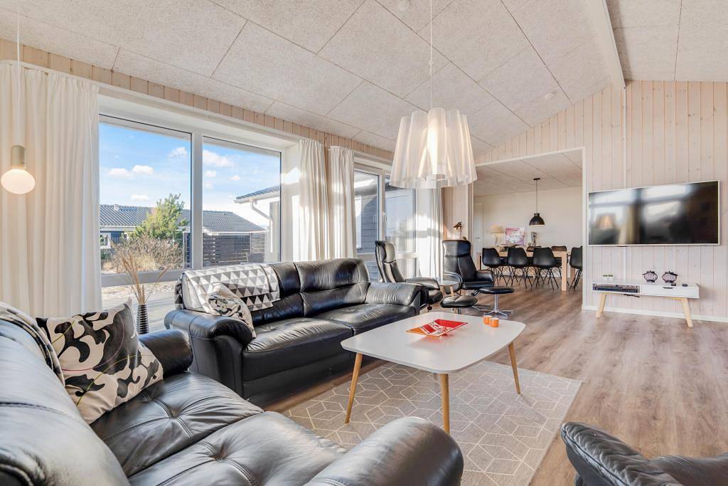 Moderne sommerhus til 8 personer med spa og sauna in Bjerregård, Holmsland Klit