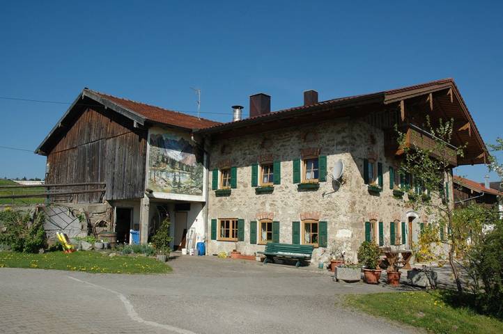 Ganze Ferienwohnung, Lohnerhof - Ferienwohnung im Obergeschoss 2-6 Pers. mit Balkon 3 Schlafzimmer in Teisendorf, Rupertiwinkel