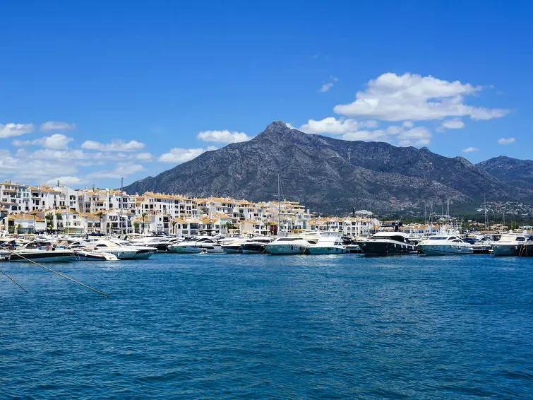 Entire apartment, 3 Pièces 4 Personnes in Marbella West, Marbella
