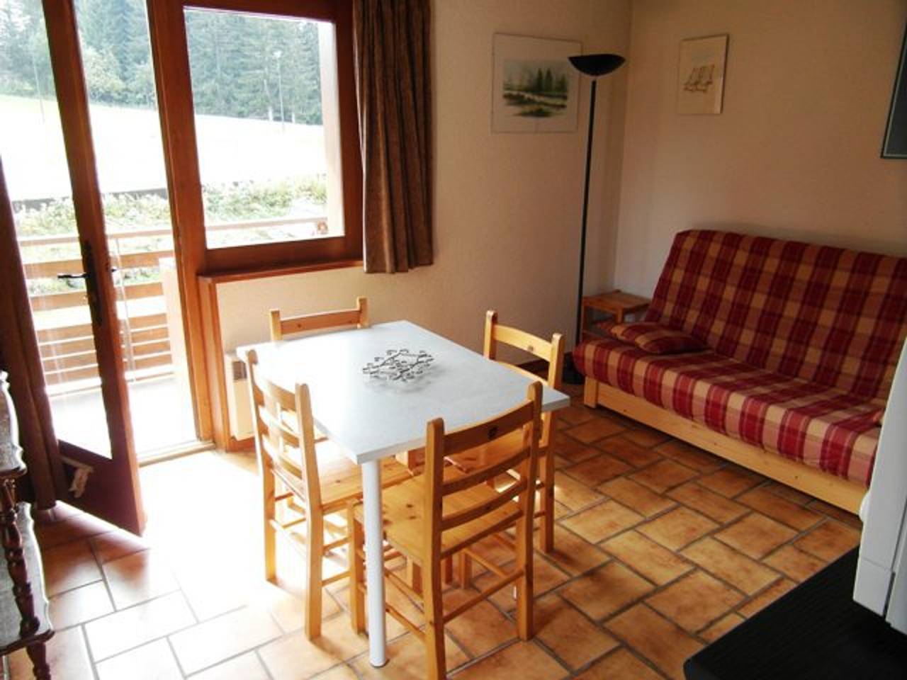 Entire studio, Snowfront studio, 4 ppl, south balcony, near slopes in Le Praz de Lys, Taninges