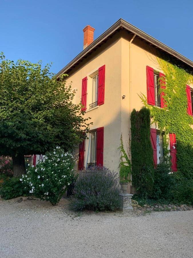 Apartment with Garden View in Chanas, Région de Vienne