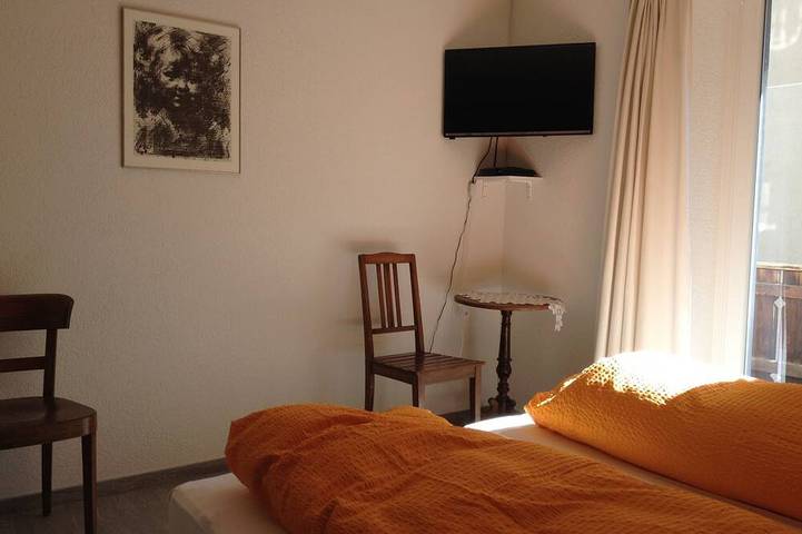 Ganze Wohnung, Gepflegt und gemütlich - zentral und ruhig - Davoser Haus mit Balkon in Davos Platz 1, Davos