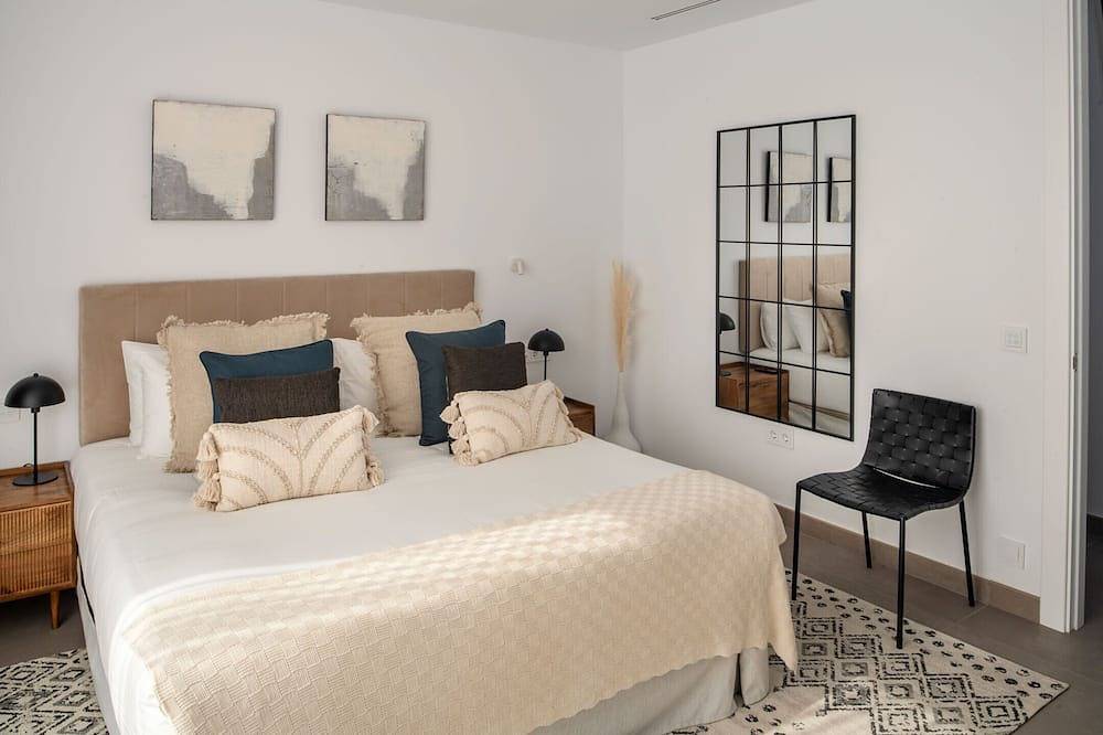 Avasarala | Una lujosa villa de 3 dormitorios con una piscina de 20 metros in Puerto Calero, Yaiza