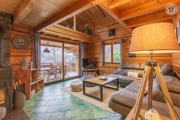 Gîte pour 12 personnes, avec terrasse et jardin à Queige