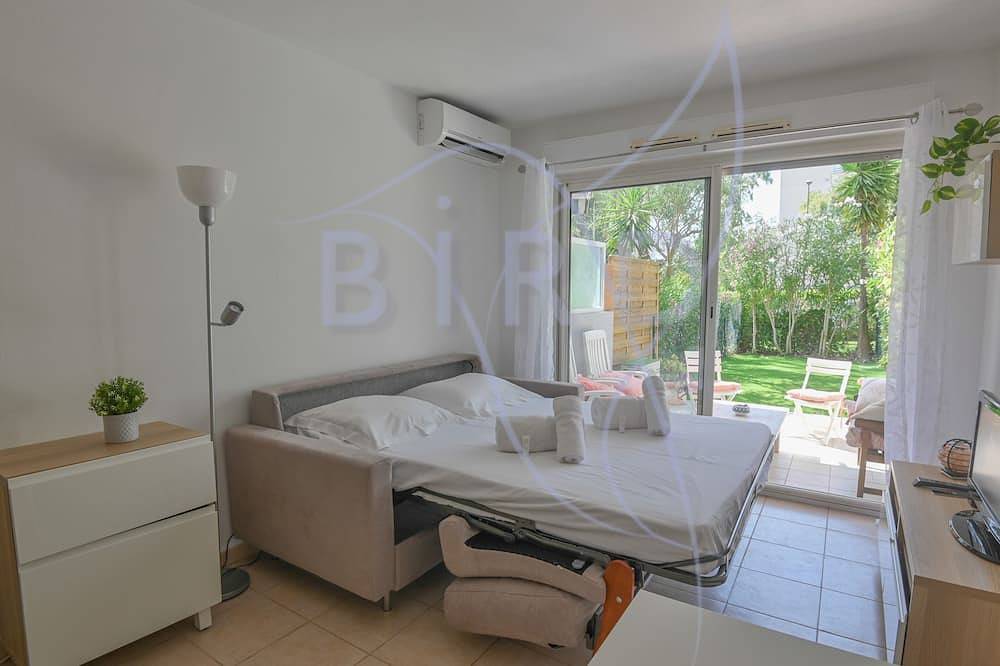 Appartement entier, Studio tout confort, terrasse et jardin privatif in Le Cannet, Région de Cannes