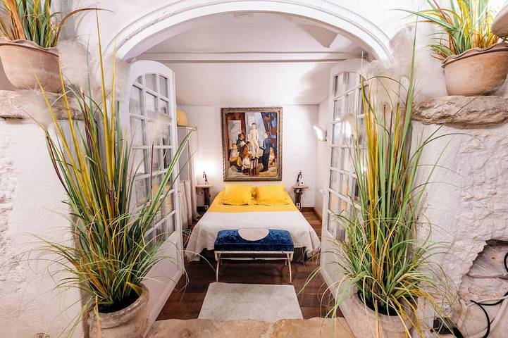 Rock House – Pool & Authentic 17th-Century Home in Goult, Parque natural regional del Luberon