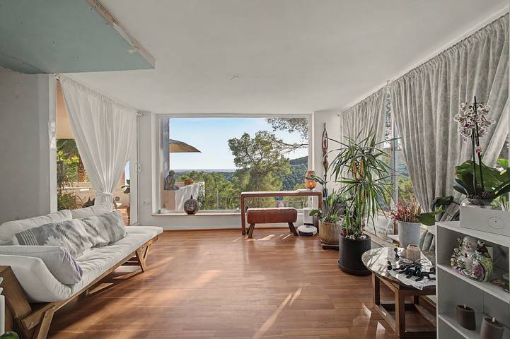 Villa 'Bohemia' con vistas al mar, piscina privada y Wi-Fi in Olivella, Garraf