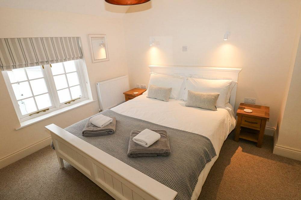 The Old Boathouse, pet friendly, with open fire in St Davids in Trefin, Pembrokeshire