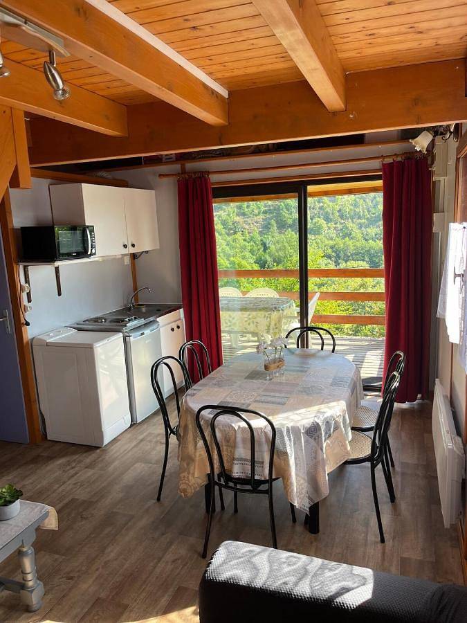 Gîte pour 5 personnes, avec vue et jardin, animaux acceptés à Désaignes - 4