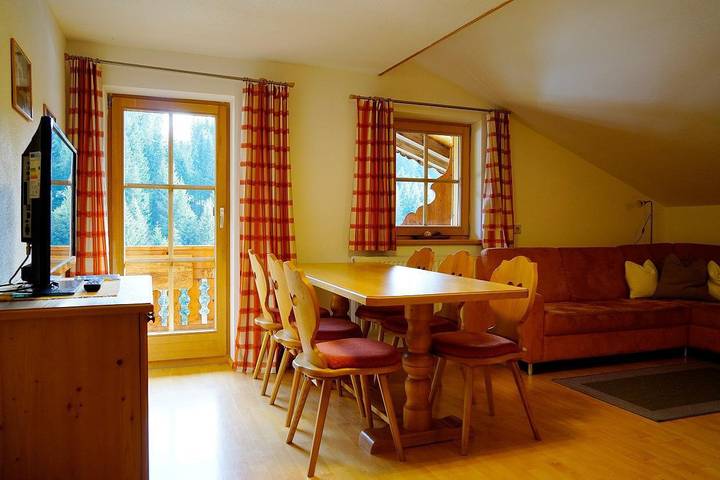 Ferienwohnung für 8 Personen, mit Balkon und Pool sowie Garten und Ausblick, kinderfreundlich in Alpbach - 4