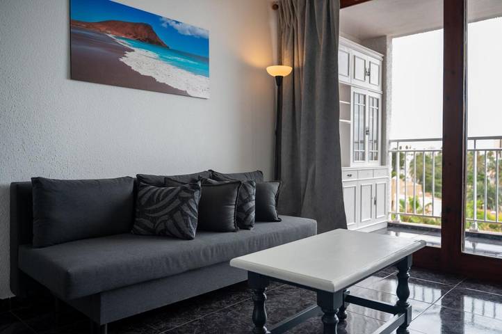 Hel lejlighed, Vacation Apartment 'Juanvi's Corner' with Sea View, Shared Pool and Wi-Fi in San Eugenio Alto, Adeje