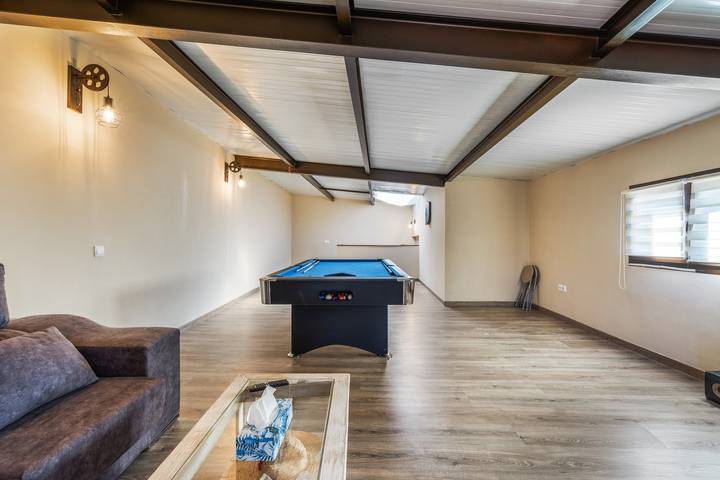 Casa vacacional 'Beiramar' con terraza privada y Wi-Fi in Praia da Ribeira Grande (Boiro), Boiro