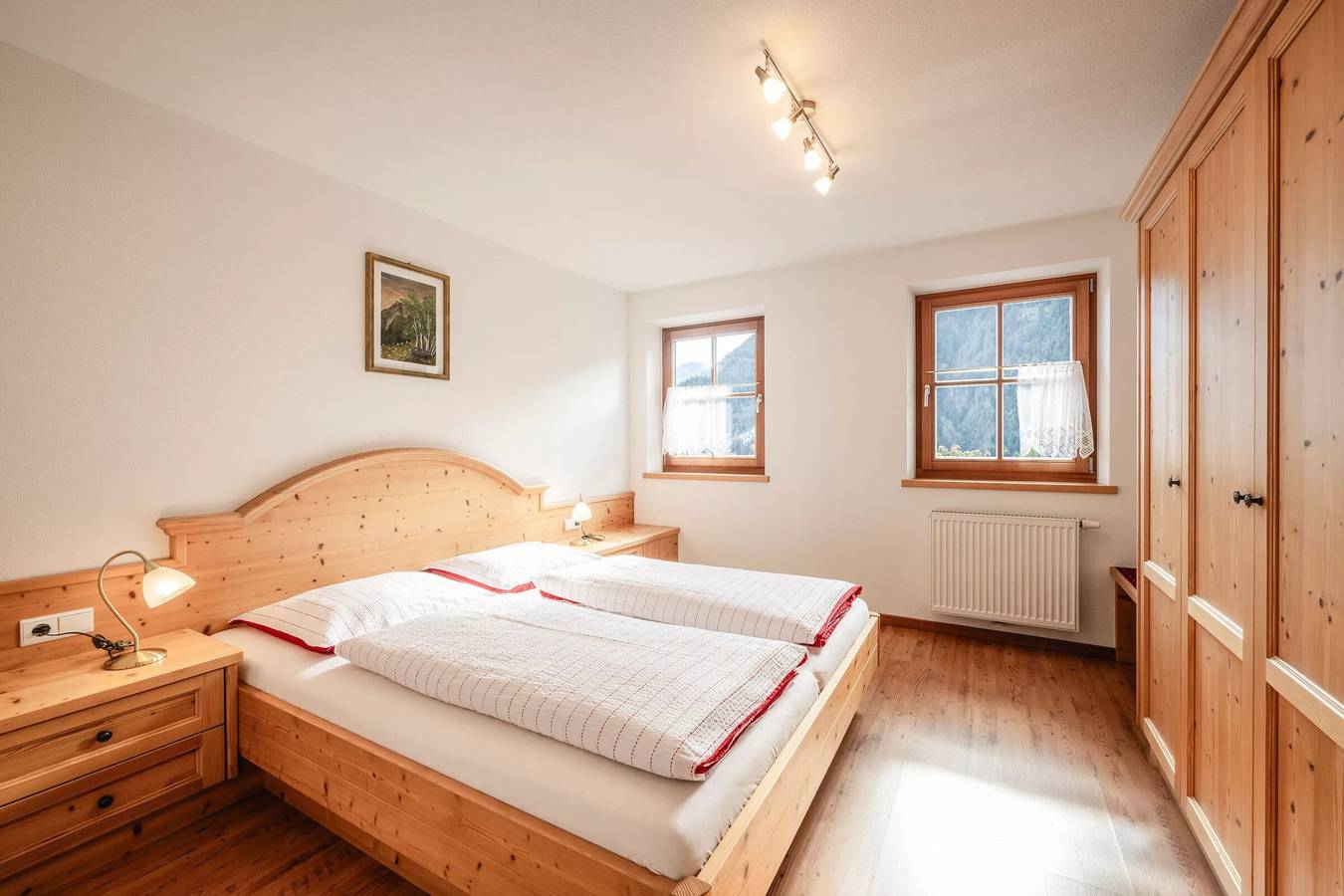 Entire apartment, Apartment 'Rieplechn App Bergblick' with Mountain View, Shared Garden and Wi-Fi in Sand in Taufers, Kronplatz