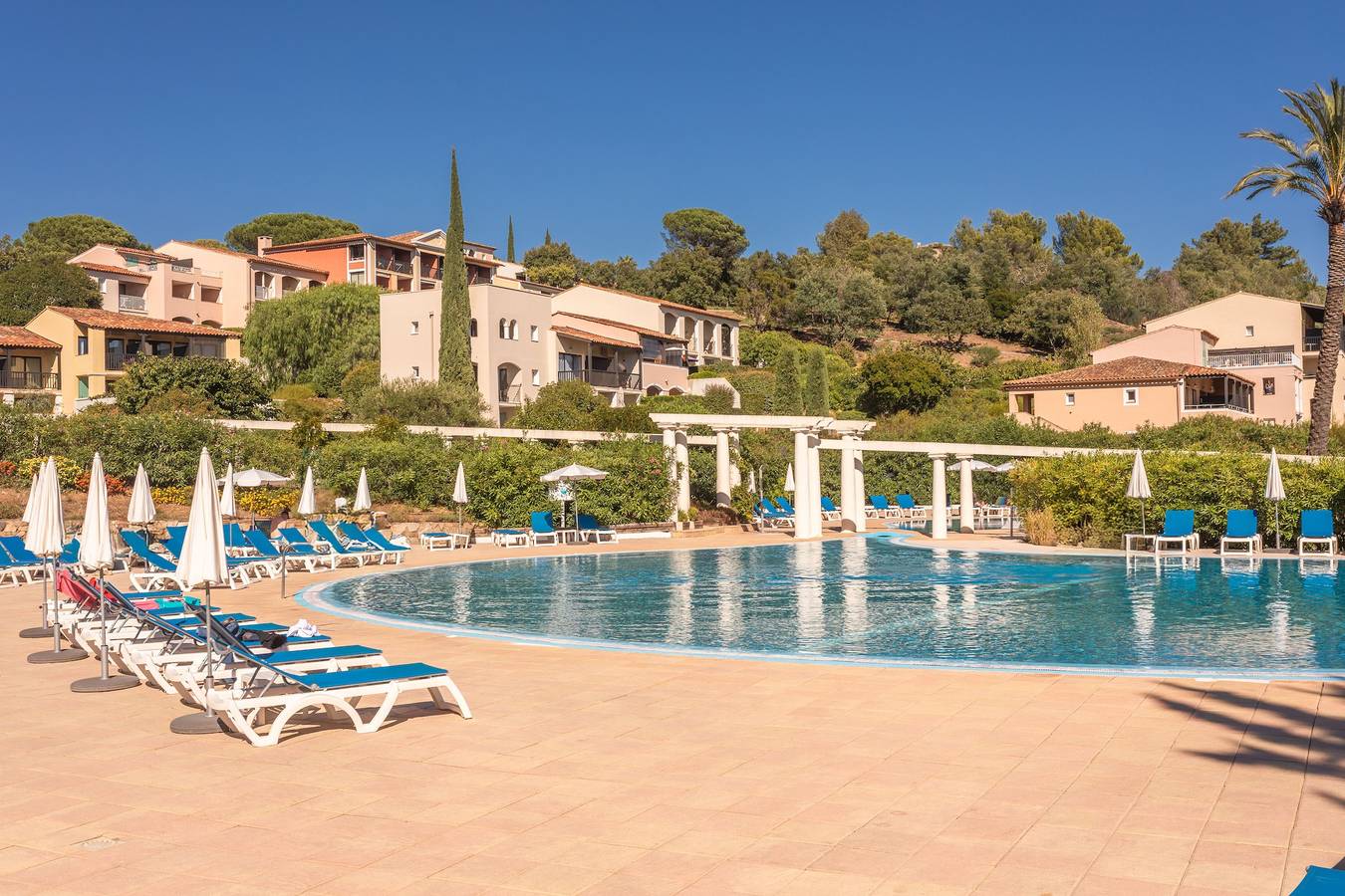 Entire apartment, Apartment 'La Boheme' with Shared Pool, Private Terrace and Shared Garden in Grimaud, Mediterranean Coast (France)