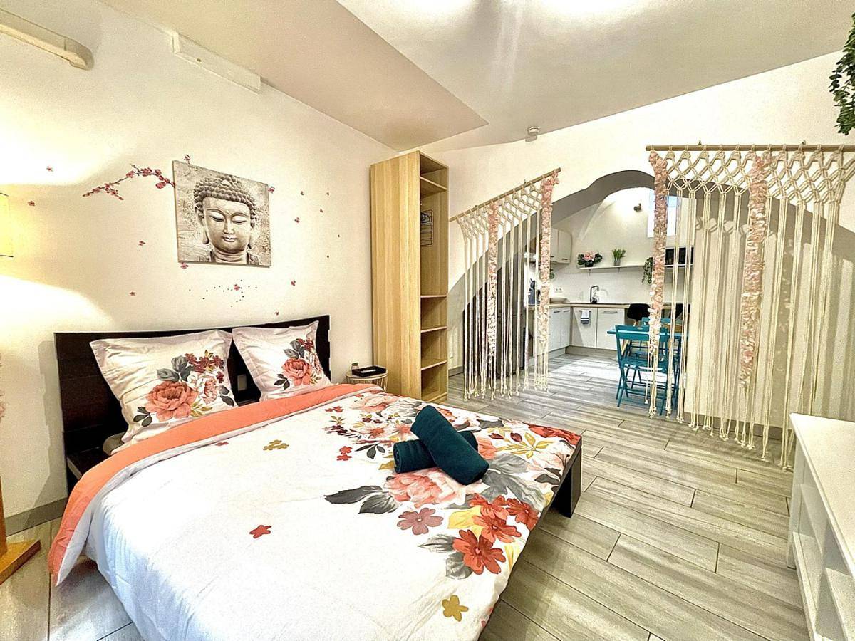 Appartement entier, *Le Lotus*Fiber Wifi*Hyper Center* in Salon-de-Provence, Côte méditerranéenne (France)