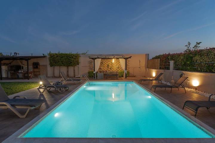 Villa für 10 Personen, mit Garten und Pool sowie Ausblick - 1