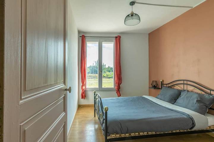 Location de vacances pour 12 personnes, avec balcon ainsi que jardin et jacuzzi à Thésée - 2