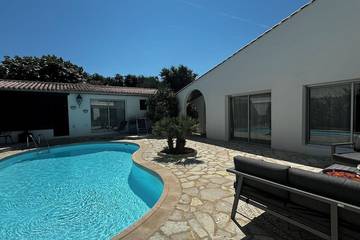 Gîte pour 10 personnes, avec jardin et terrasse dans Plage De La Grange Ars En Re