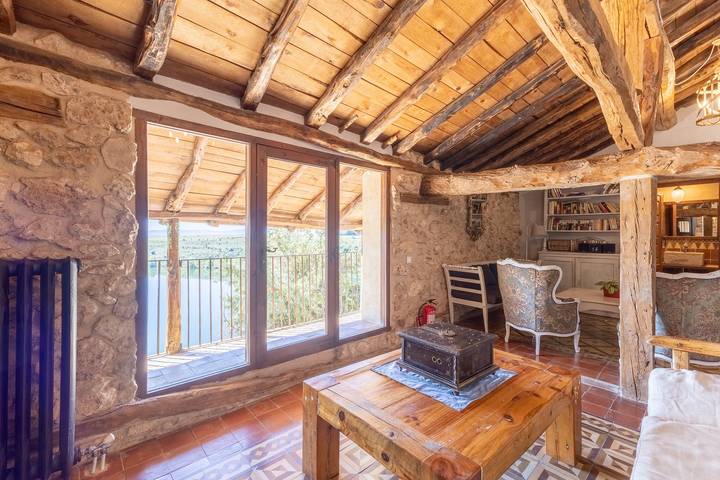 Casa rural para 24 personas, con Balcón además de Jardín y Vistas al lago en Castilla y León - 2