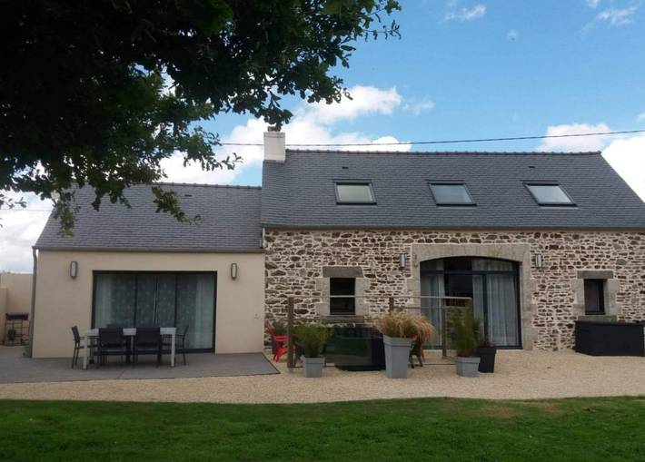 Gîte pour 6 personnes, avec terrasse et jardin
